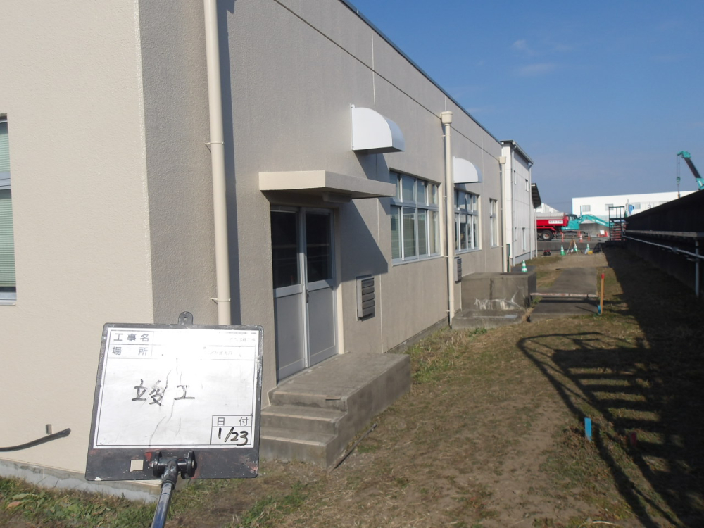 企業局水質計器室外壁塗装修繕工事　完成