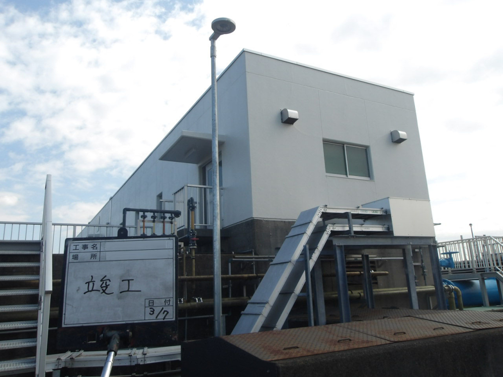 企業局電気室外壁屋上防水工事　完成